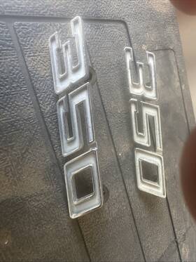 Pt3963234 Chevrolet R.h.1 Matching Set Of Chevy Vtg Oem Slanted 350 Rh/lh Fender Emblem Camaro
