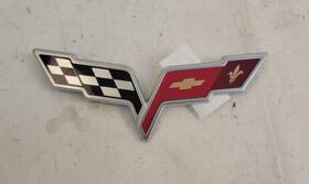 Qad-0195490 Chevrolet Qad0195490 2005-2013 Chevy Corvette Front Bumper Badge Emblem Cross Flags Oem