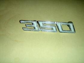 T3963233 Chevrolet 1969-1972 350 Left Side Fender Emblem W Pins