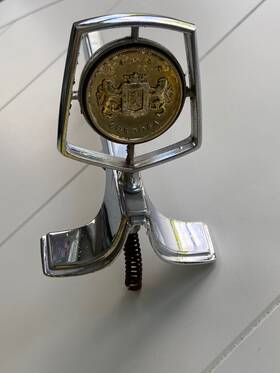 4016100 Chrysler Cordoba Hood Ornament Vintage