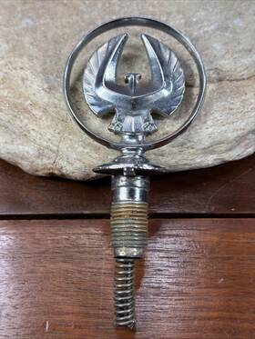 4074758 Chrysler Imperial Hood Ornament And Base 429892