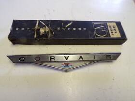 3784580 Corvair Nos 1961 Engine Lid Emblem Rare