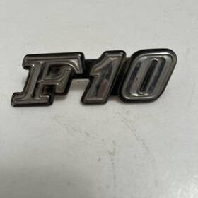 M6900 Datsun 78802 F10 Emblem Plastic Badge Oem Mid 70 S