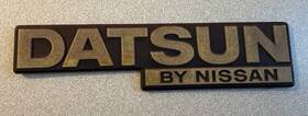 8490-d1600 Datsun 1980-84 By Nissan Rear Emblem Badge 8490 D1600 810 Dx And Sl Models