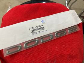 1-05113300aa Dodge Mopar Nos 2001-2007 Nameplate Oem Neon Caravan Intrepid Stratus 2001 2002 1-05113300aa Dodge Mopar Nos 2001-2007 Nameplate Oem Neon Caravan Intrepid Stratus 2001 2002