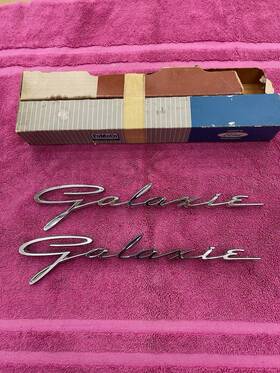 C2az-6225622-a Fomoco Nos 1962 Ford Galaxie Fender Script Nameplate Ornament Pair C2ab-16098-a