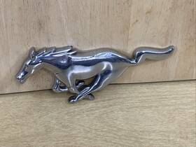 4r33-8a224-a Ford 05-09 Mustang Pony Package Grille Emblem Oem