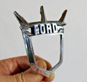 7042522 Ford 1950s 1955 1956 Fairlane Trunk Emblem Bezel Classic Hot Rod Bn Oem