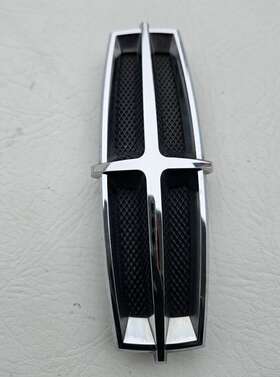 8a5z-16178-a Ford Oem 2009-2012 Lincoln Mks Right Front Fender Cross Emblem