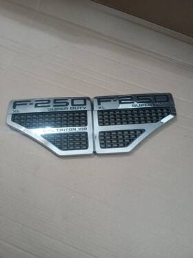 8c34-160027-b Ford 2008-2010 F-250 Super Duty Xlt 6.8l Triton V10 L&r Fender Emblem Pair
