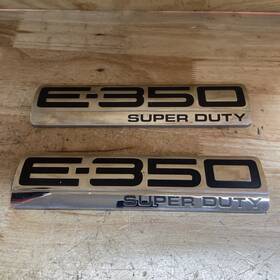 9c24-15402a17-da Ford 2005-2014 E-350 Super Duty Pair Of Fender Emblem Badge Logo Chrome Oem R&l