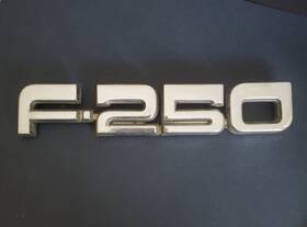 B-16b114-r Ford F-250 Right Passenger Side Fender Emblem
