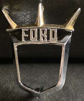 Bn-7325666 Ford 1955-57 Emblem Retainer Vintage Oem Used