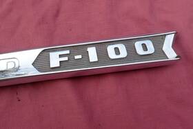 C1tb-9121013 Ford 1961-62 F-100 Truck Hood Emblem Lh Nice