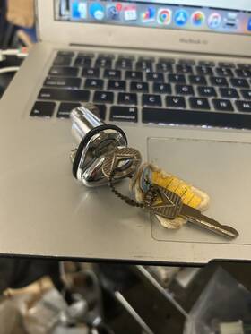 C2dz-6243603-a Ford Rare Oem 1960-1961 Falcon Trunk Lock Assembly With Key And Gasket-mint Used