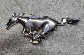 C4zb-ba224-a Ford C4zb-a224-a 1965 1966 1967 Mustang Horse Pony Grill Emblem Oem