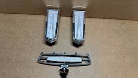 C6ab-16681-b Ford Oem 1966 Galaxie 500 Fender Ornaments Emblems Pair Hood Ornament