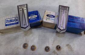 C6az-16228-b Ford Emblem Front Fenders Pair 1966 Galaxie 500