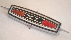 C8ab-7638032-a Ford 1968 Galaxie Xl Fastback And Convertible Badge Emblem Ornament Trim Retainer