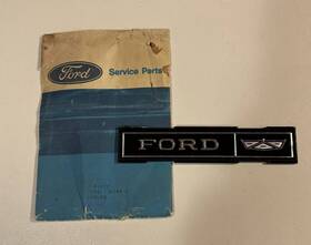 C8az-13a198-a Ford 1968 Ltd Xl Country Squire Nos Headlight Door Emblem