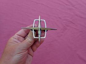 C8vb-8b402-a Ford 1968 Lincoln Header Panel Emblem Early Take-off Nice