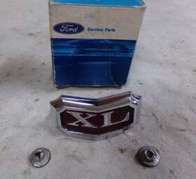 C9az-16607-b Ford Emblem Ornament Hood 1969 Galaxie 500 Xl Nos