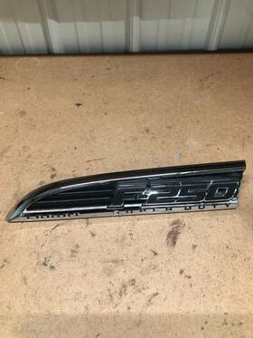 Cc34-45000a73-baw Ford 2011-2016 F350 F-350 Left Driver Fender Emblem Lariat Super Duty Oem