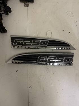 Cc34-45000a73-caw Ford 11-16 F250 F-250 Lariat Rh Right Pass Super Duty Fender Badge Emblem Plate Oem