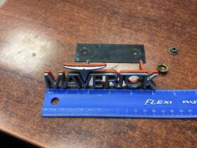 D1db-8c052-awa Ford 1971 1972 1973 Maverick Front Grille Ornament Emblem Grabber