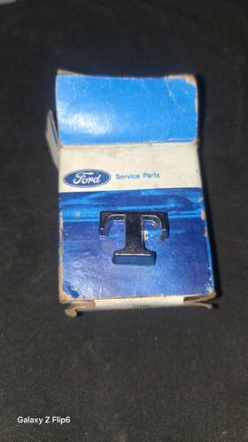 D1zz-6540282-d Ford Nos 1971 1972 1973 Mustang Trunk Letter T