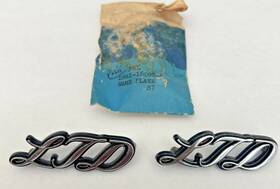D9az-16098-c Ford Nos Ltd 1979-1982 C Pillar Script Nameplates Set Of 2 Rh And Lh