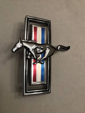 D0zb-8b369-a Ford Dozb-8b369-a Nos 1970 Mustang Oem Front Grille Emblem #d0zb-8b369-a Used