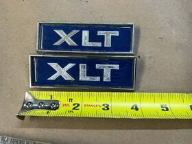E0tb-9850398-a Ford 1980-1986 80-86 F-100 250 350 Truck Blue Xlt Emblems Pair E0tz- 9850398 - A