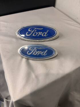 E3db-5442550-ba Ford Lot Of 2 Genuine Oval Emblems 4.5 Inch And 3.5 Blue/chrome Used