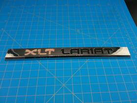 E7tb-16702-d07 Ford Vintage Xlt Lariat Emblem Nameplate Trim E7tb 1987-1991 F150 F250 F350