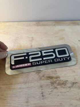 F81b-16b114-va Ford 1999-2004 F-250 Lariat Super Duty Emblem Fender Logo Badge Symbol Oem