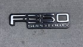 F81b-16b114-xa Ford 1999 2000 2001 2002 2003-2004 F-350 Lariat Super Duty Fender Emblem Oem