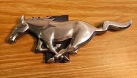 F9zz-8224-c Ford 1999-2004 Mustang Grill Emblem Pony- P/n - With Pins And Nuts
