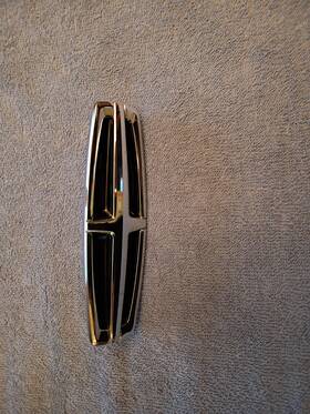 Fa1z-5842528-p Ford Oem Used Lincoln Mkx 2016-2018 Front Bumper Emblem