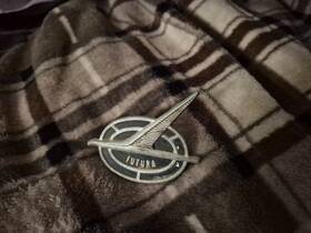 C3db-62517a56 Ford Fomoco Oem Falcon Vtg Futura Emblem 63-65 64 Rh Badge