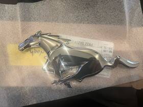 Fr3z-8a224-c Ford 2018 19 20 21 22 2023 Mustang Ecoboost Grille Chrome Emblem