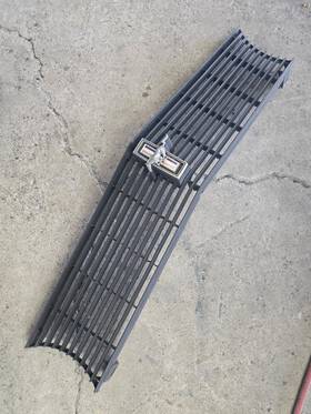 Grl-13 Ford 1970 Mustang Grille With Emblem - Without Sport Lamps