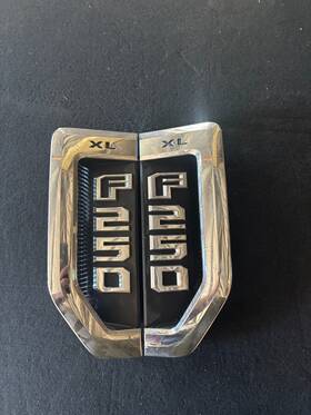 Ford Hc3b-2500a73 Oem 2017 - 20 F250 Xl Set Fender Emblem Chrome Badge F-250