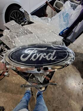 Hc3z-8213-e Ford F-250/350/450 Super Duty 2017-2019 Grille Emblem With Camera Oem