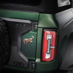 M-1447-bebr Ford 2021-2023 Bronco Bronze Bucking Tailgate Emblem Cover