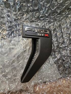 Ml3z-16720-k Ford Ml3z16720k Oem Name Plate Emblem Fender F-150 Stx Version 2021 Rh Side