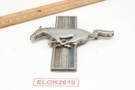 C8zb-16c228-c Ford Mustang 34443 Vintage 1960s Lh Fender Emblem Pt#c8zb-16c228-c Cav 1