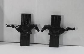 F4zb-6098-a Ford / Mustang 1994-1998 Left And Right Front Fender Running Pony All Black Emblems