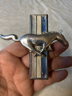 Zb-16c229-rh Ford Mustang Right Front Fender Inch Pony Badge / Emblem First Generation 1964-1968