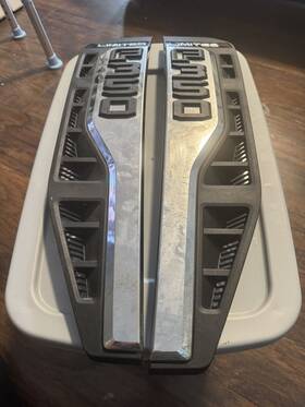 Pc3z-16720-bg Ford 23-25 F-350 Limited Emblem Fenders Oem Driver And Passengerside Lh/rh